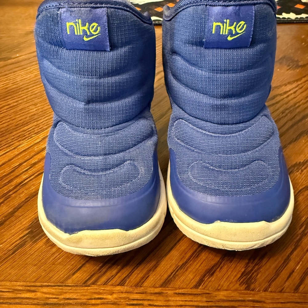 Nike Kids Novice Blue and White Boots